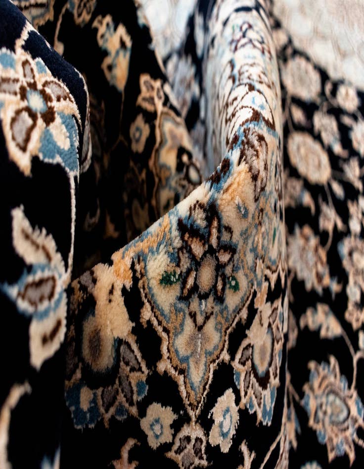 Detail image of 6' 11 x 10' 2 Nain Rug