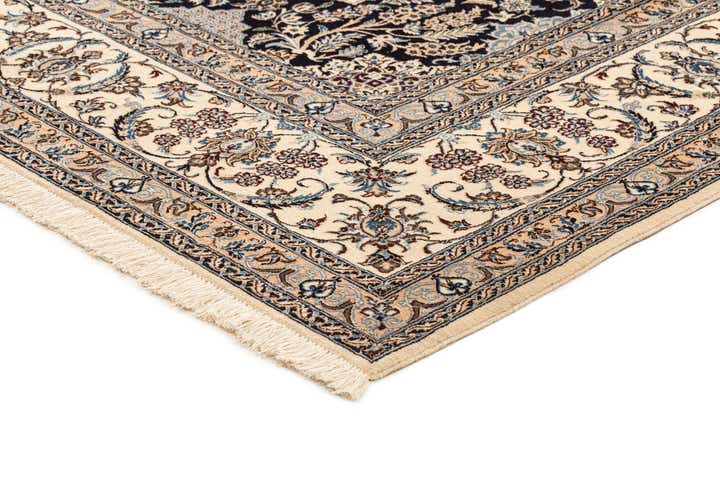 7' x 10' 3 Hand Knotted Nain Rug