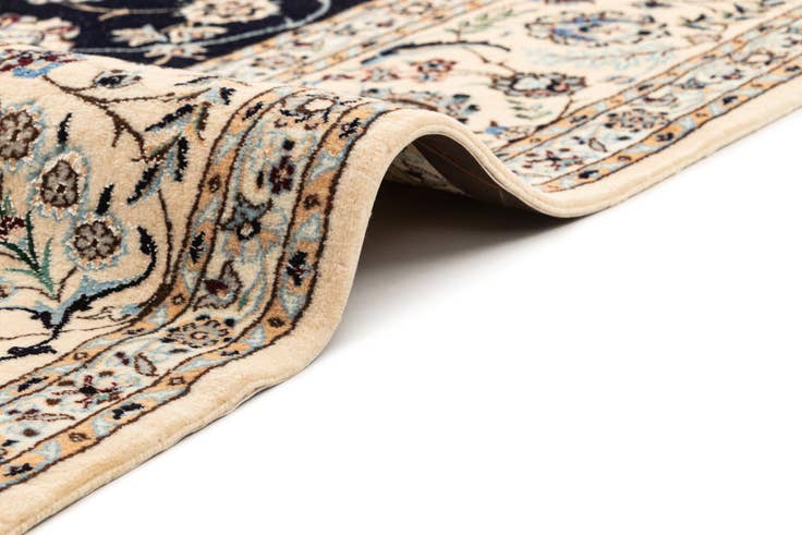 Detail image of 6' 9 x 9' 10 Hand Knotted Nain Rug