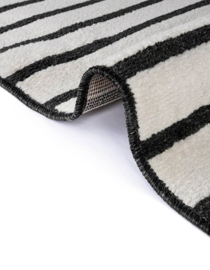 Detail image of 6' x 9' Oslo Rug
