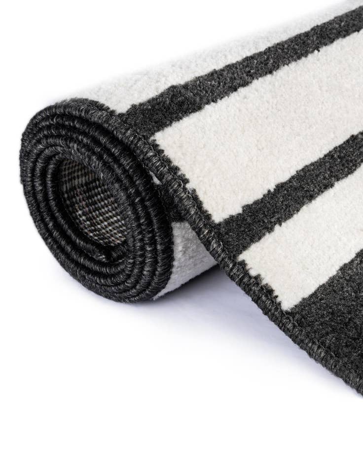 Detail image of 7' 10 x 10' Oslo Rug