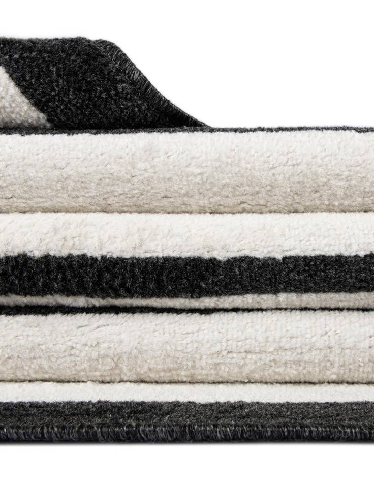 Detail image of 7' 10 x 10' Oslo Rug