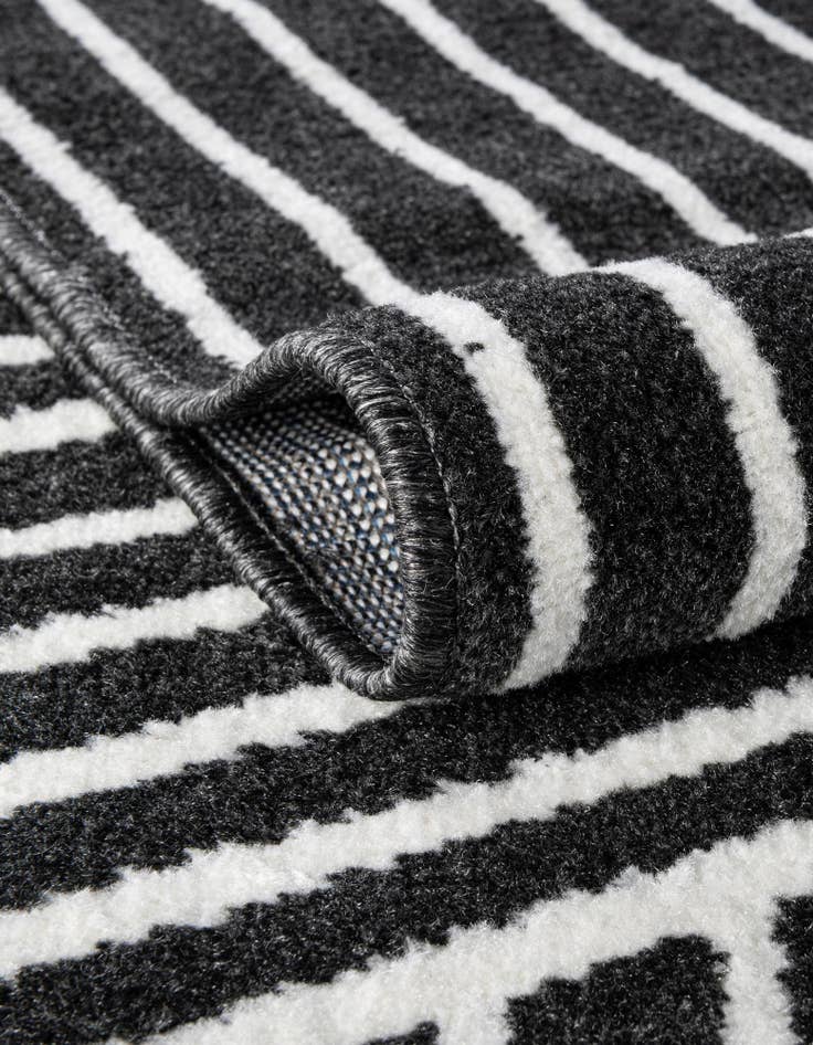 Detail image of 2' x 3' Oslo Rug