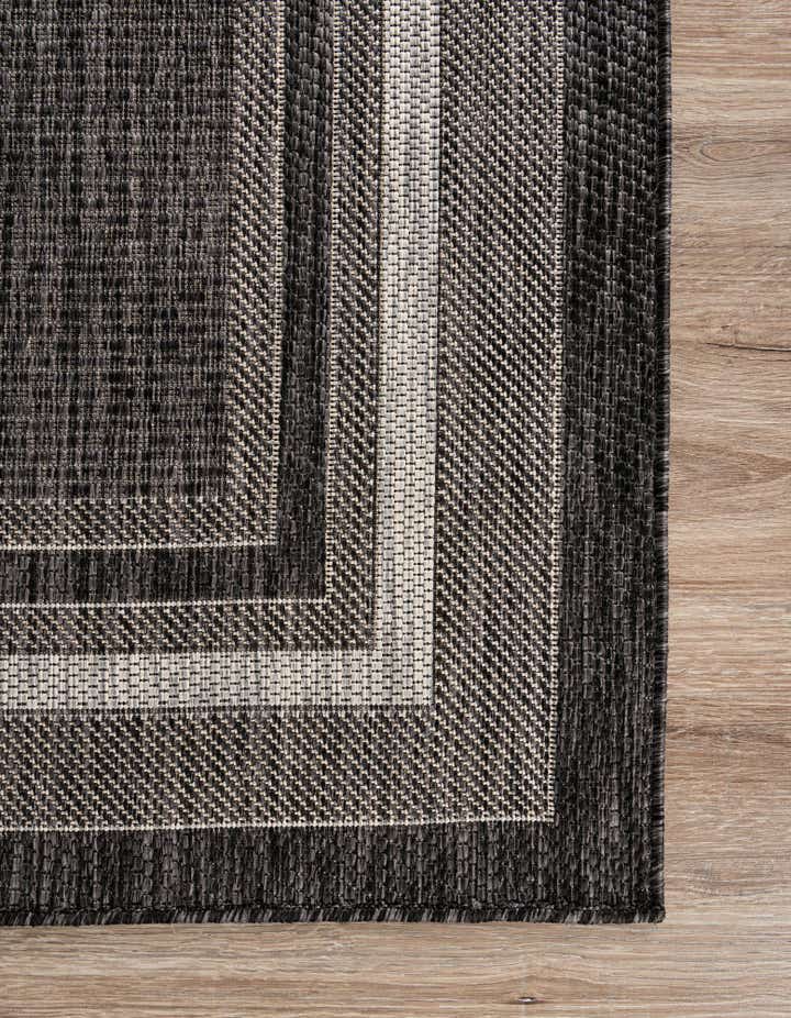 7' 10 x 11' Easy-Clean Border Indoor / Outdoor Rug