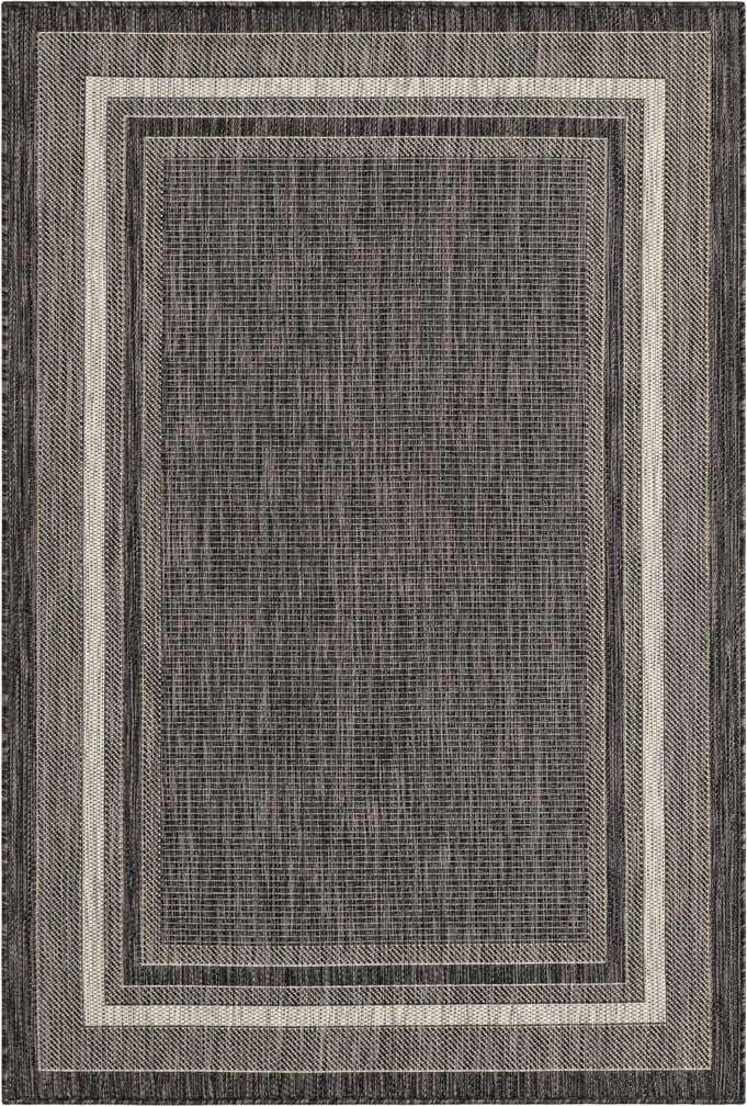 4' x 6' Easy-Clean Border Indoor / Outdoor Rug