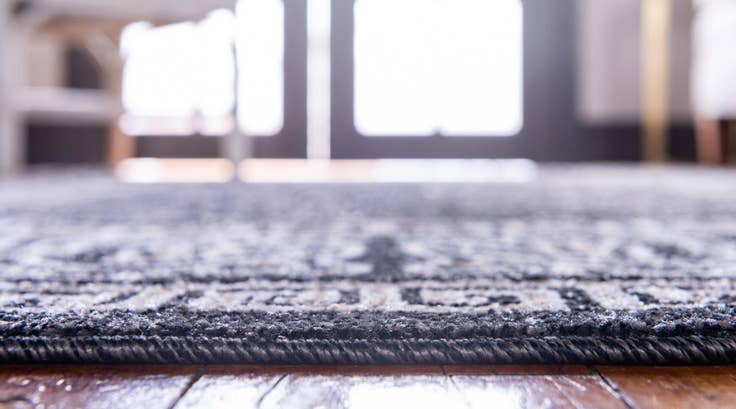 Detail image of 8' x 10' Easy-Clean Botanical Indoor / Outdoor Rug