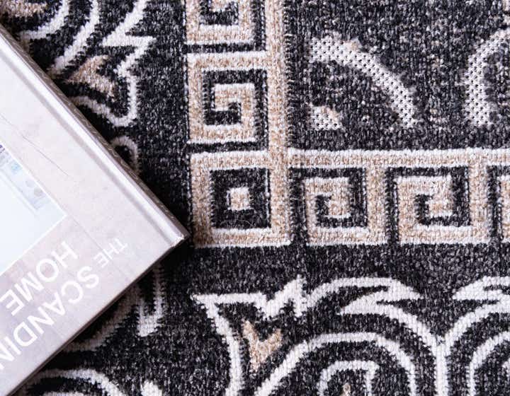 8' x 10' Easy-Clean Botanical Indoor / Outdoor Rug