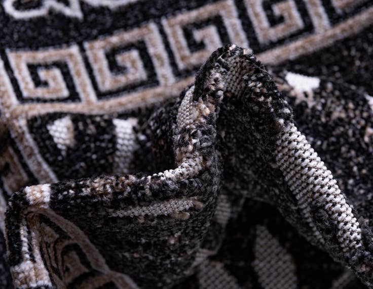 Detail image of 8' x 10' Easy-Clean Botanical Indoor / Outdoor Rug