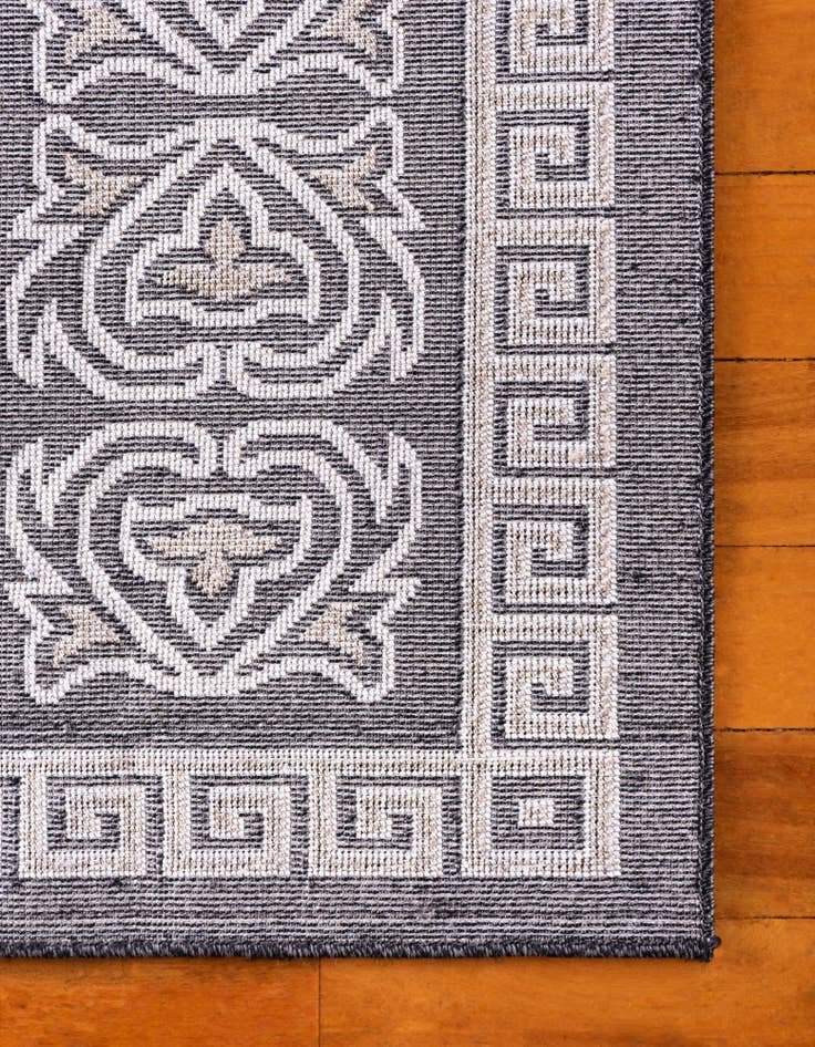 Detail image of 8' x 10' Easy-Clean Botanical Indoor / Outdoor Rug