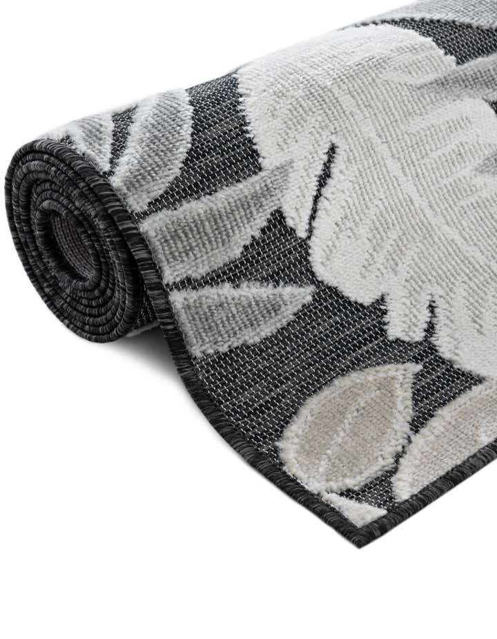 5' 2 x 8' Easy-Clean Botanical Indoor / Outdoor Rug