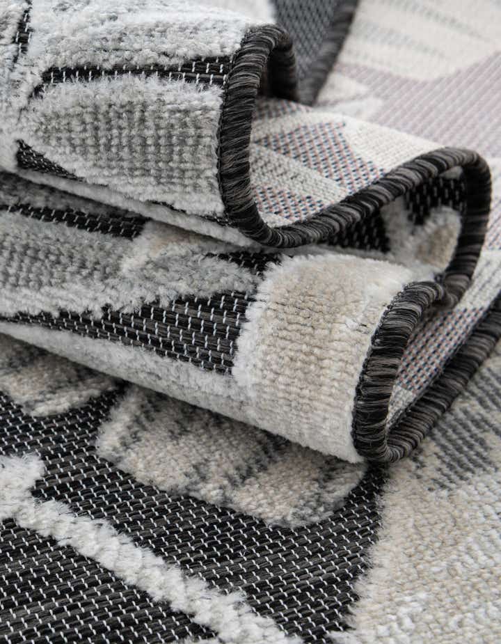 5' 2 x 8' Easy-Clean Botanical Indoor / Outdoor Rug