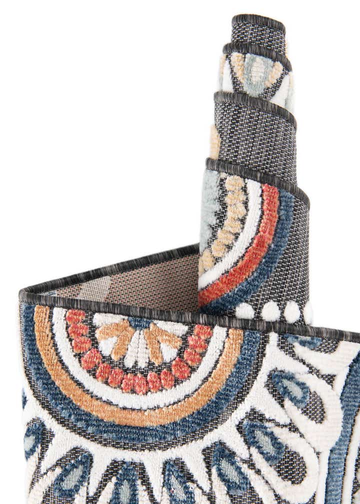 6' 4 x 9' Easy-Clean Botanical Indoor / Outdoor Rug