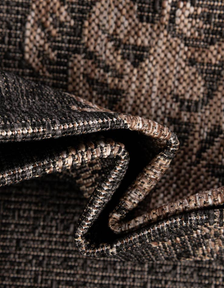 Detail image of 5' 3 x 7' Easy-Clean Coastal Indoor / Outdoor Rug