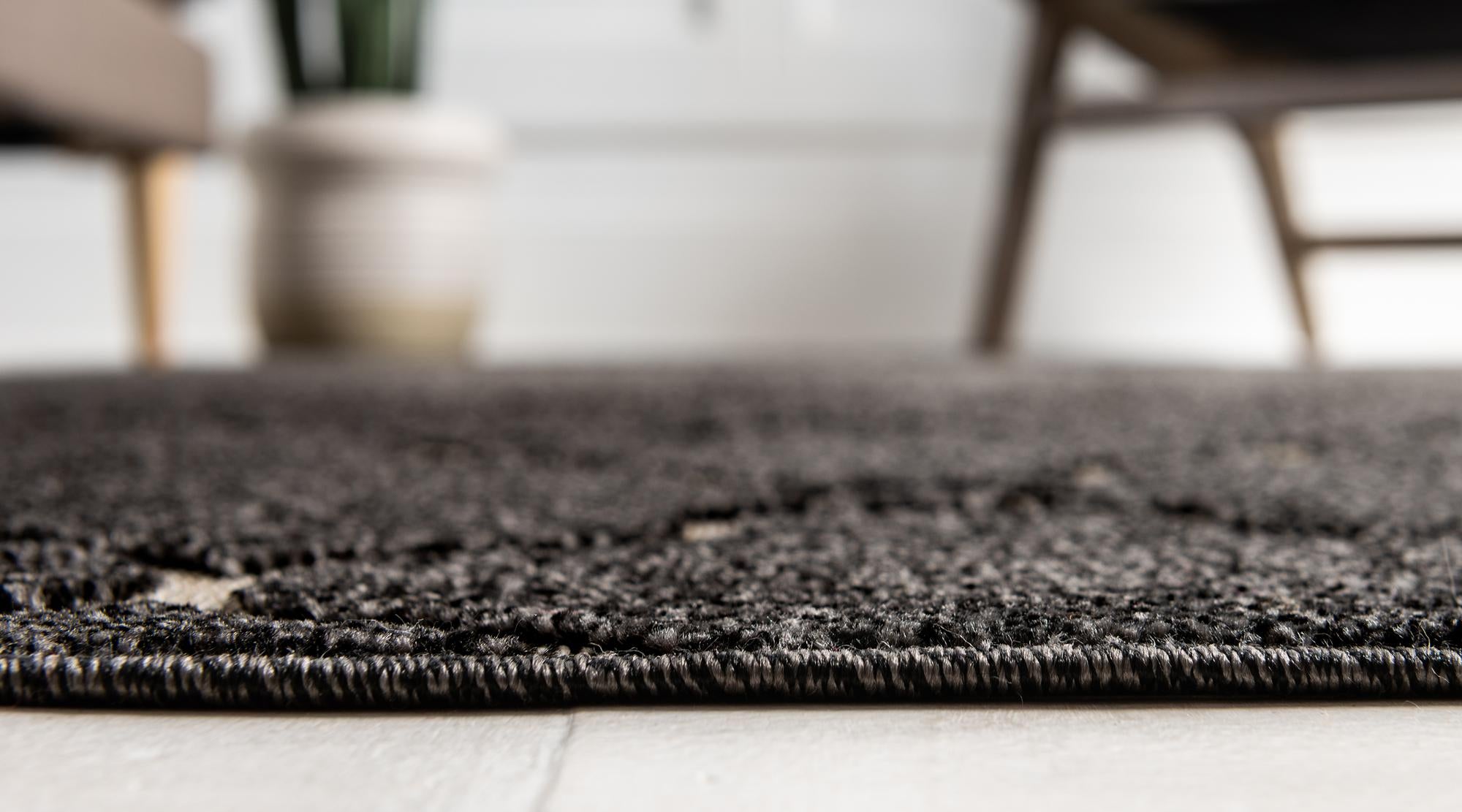 6' x 9' Easy-Clean Lattice Indoor / Outdoor Rug