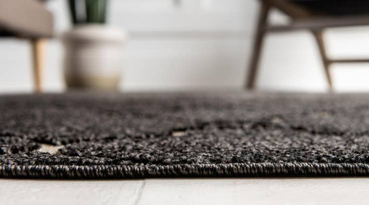 Detail image of 6' x 9' Easy-Clean Lattice Indoor / Outdoor Rug