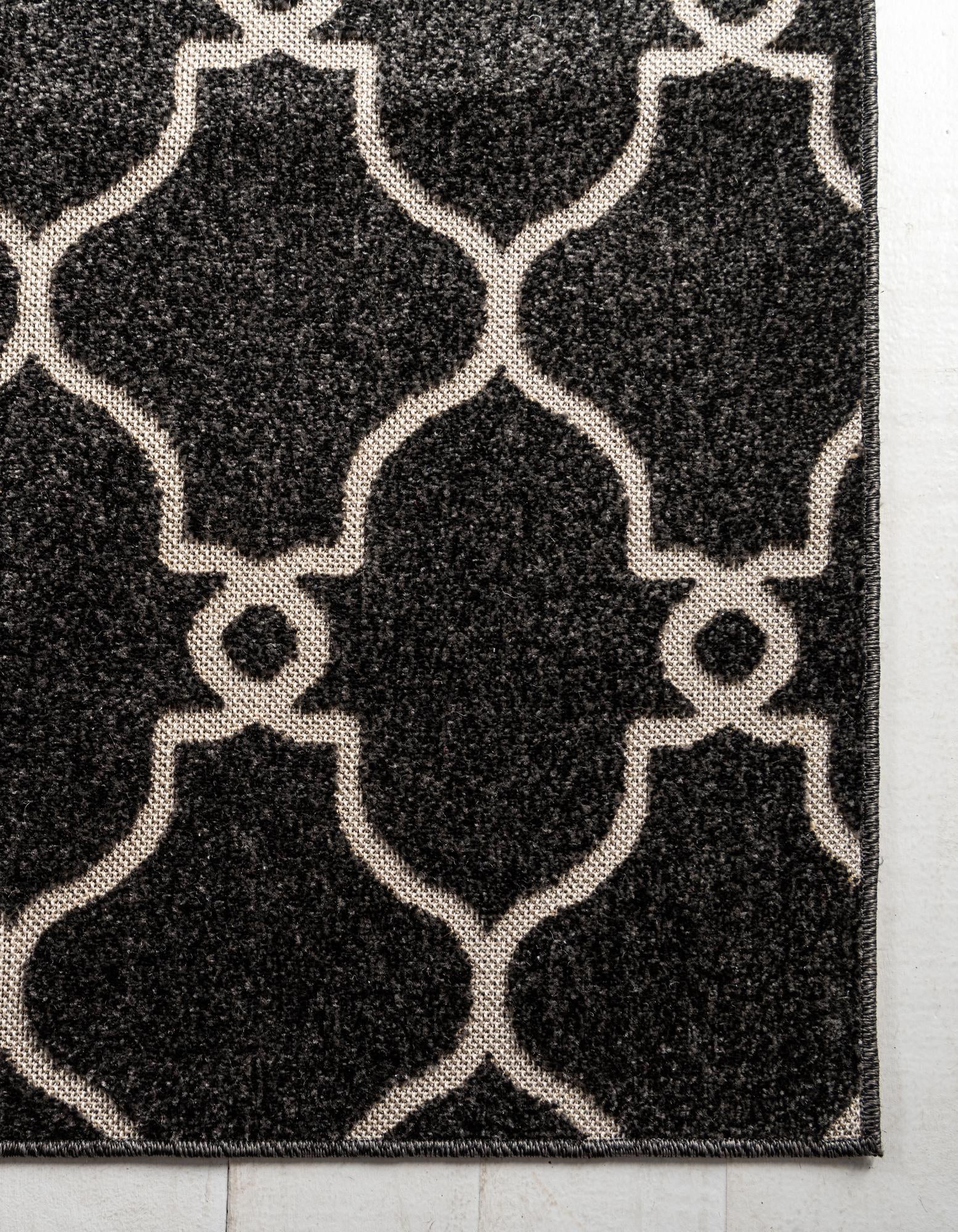 6' x 9' Easy-Clean Lattice Indoor / Outdoor Rug