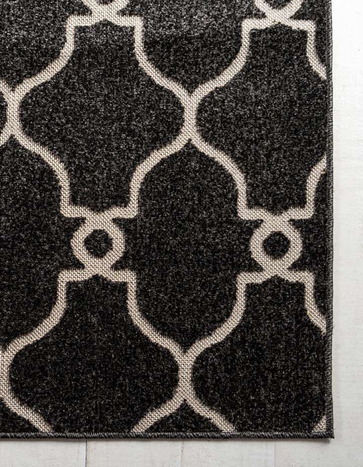 6' x 9' Easy-Clean Lattice Indoor / Outdoor Rug