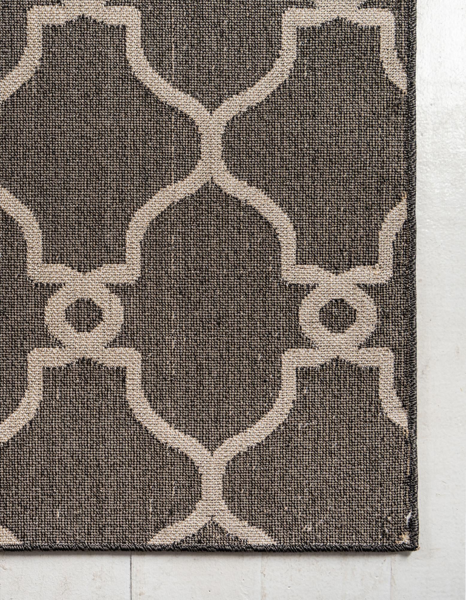 6' x 9' Easy-Clean Lattice Indoor / Outdoor Rug
