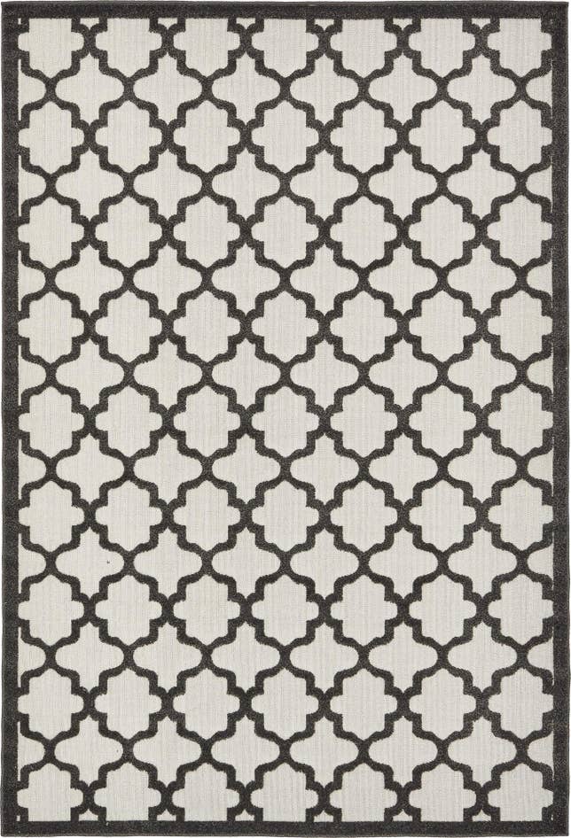 Detail image of 6' x 9' Easy-Clean Lattice Indoor / Outdoor Rug