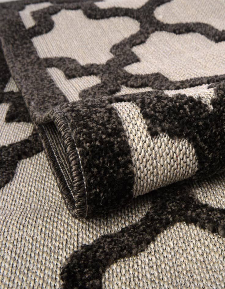 Detail image of 4' x 6' Washable Lattice Indoor / Outdoor Rug