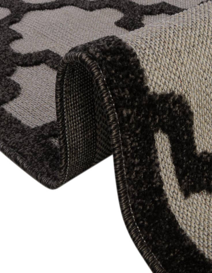 Detail image of 4' x 6' Washable Lattice Indoor / Outdoor Rug