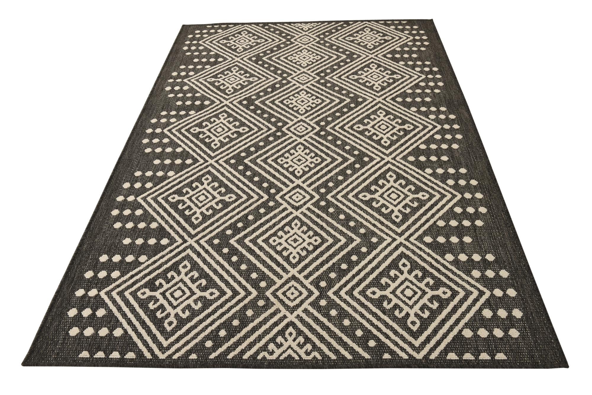 5' 3 x 7' 8 Easy-Clean Modern Indoor / Outdoor Rug