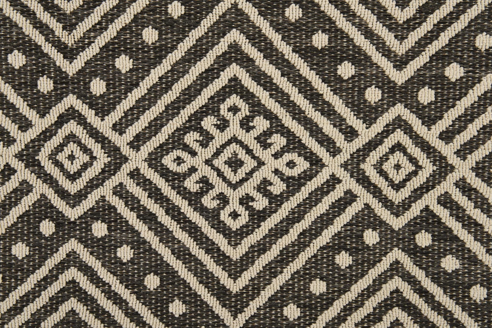 5' 3 x 7' 8 Easy-Clean Modern Indoor / Outdoor Rug