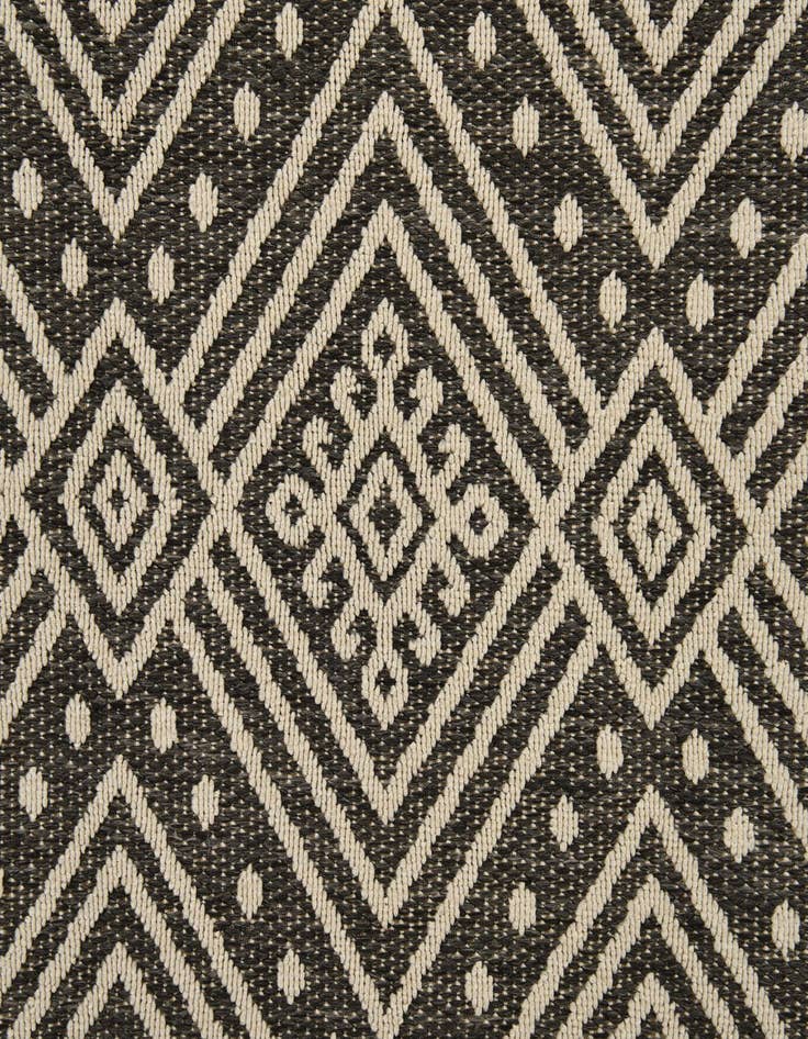 Detail image of 5' 3 x 7' 8 Easy-Clean Modern Indoor / Outdoor Rug