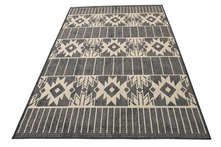 Detail image of 5' 3 x 7' 9 Easy-Clean Modern Indoor / Outdoor Rug