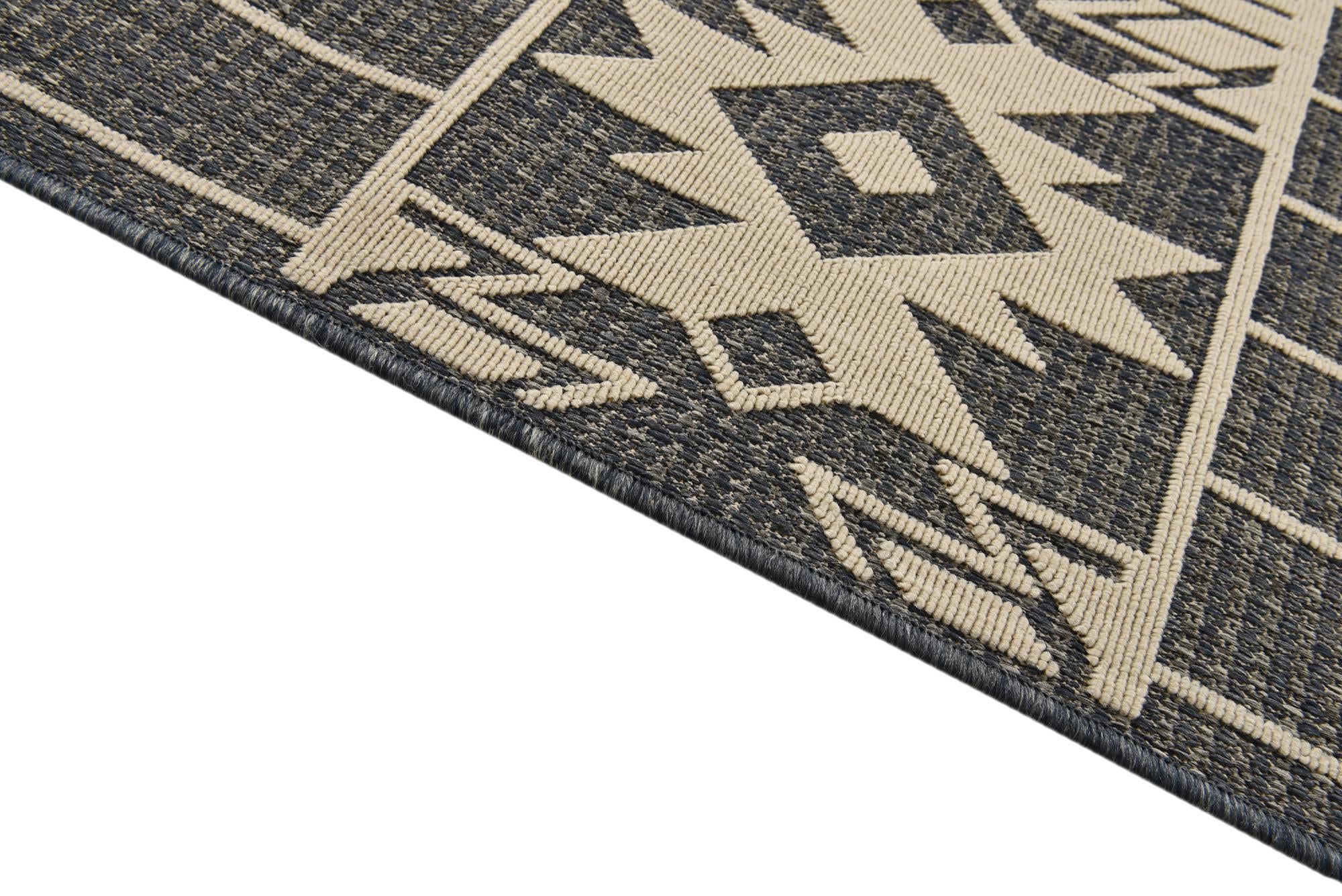 5' 3 x 7' 9 Easy-Clean Modern Indoor / Outdoor Rug
