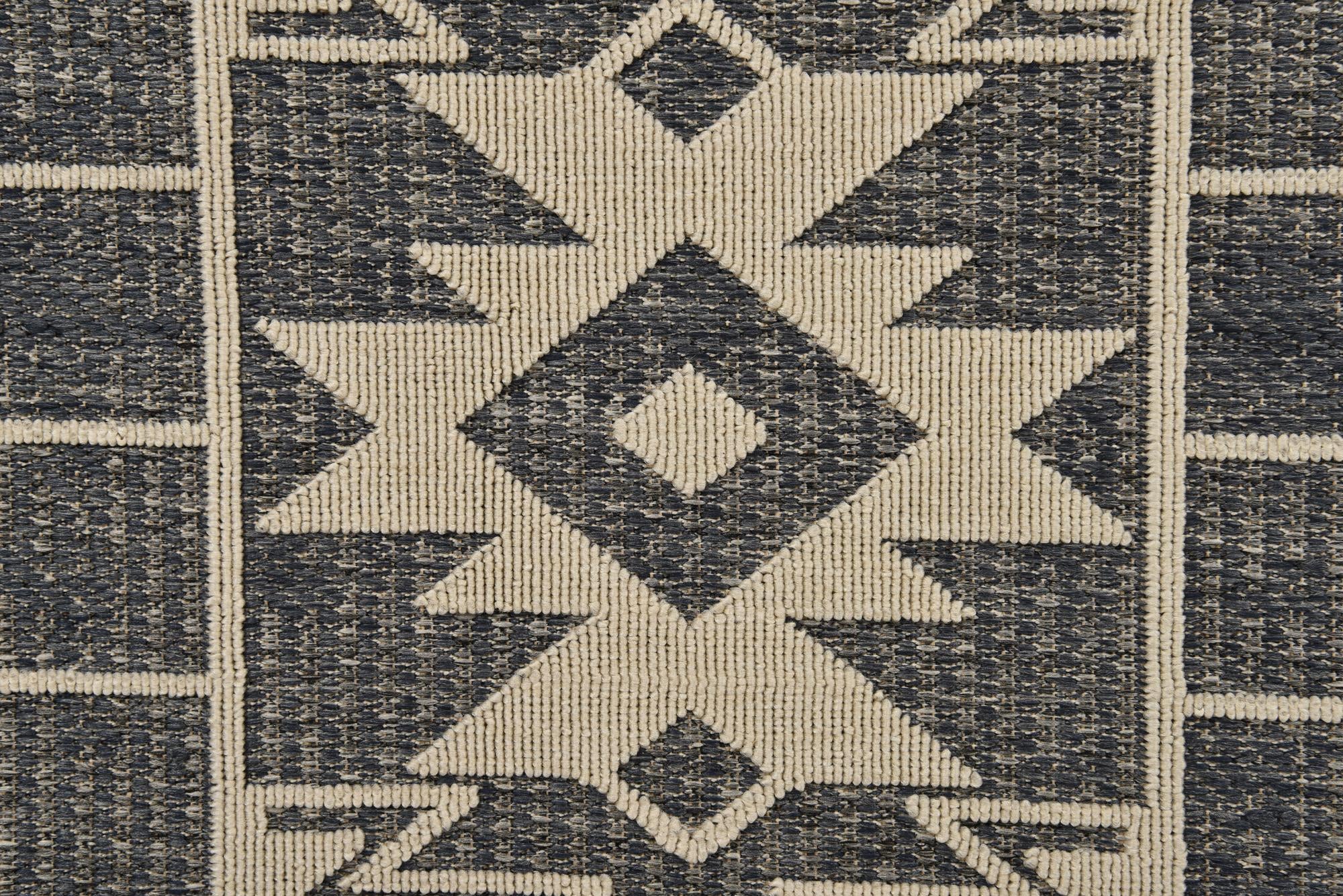 5' 3 x 7' 9 Easy-Clean Modern Indoor / Outdoor Rug