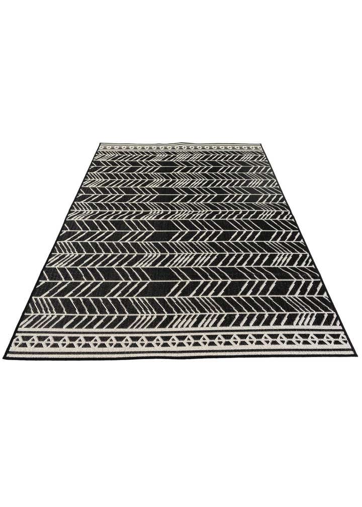 5' 3 x 7' 8 Easy-Clean Modern Indoor / Outdoor Rug