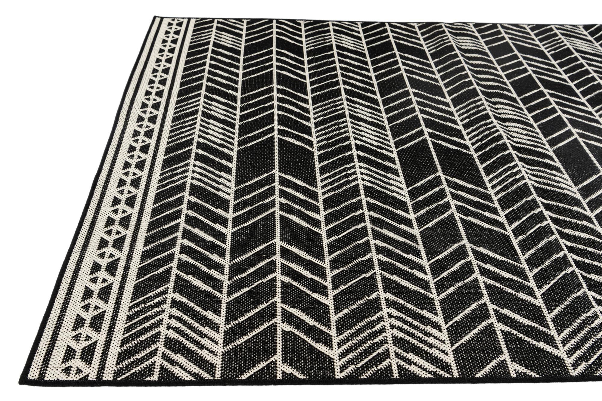 5' 3 x 7' 8 Easy-Clean Modern Indoor / Outdoor Rug