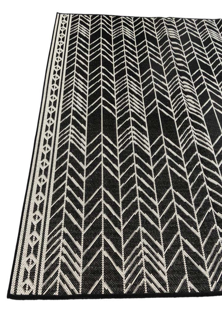 5' 3 x 7' 8 Easy-Clean Modern Indoor / Outdoor Rug
