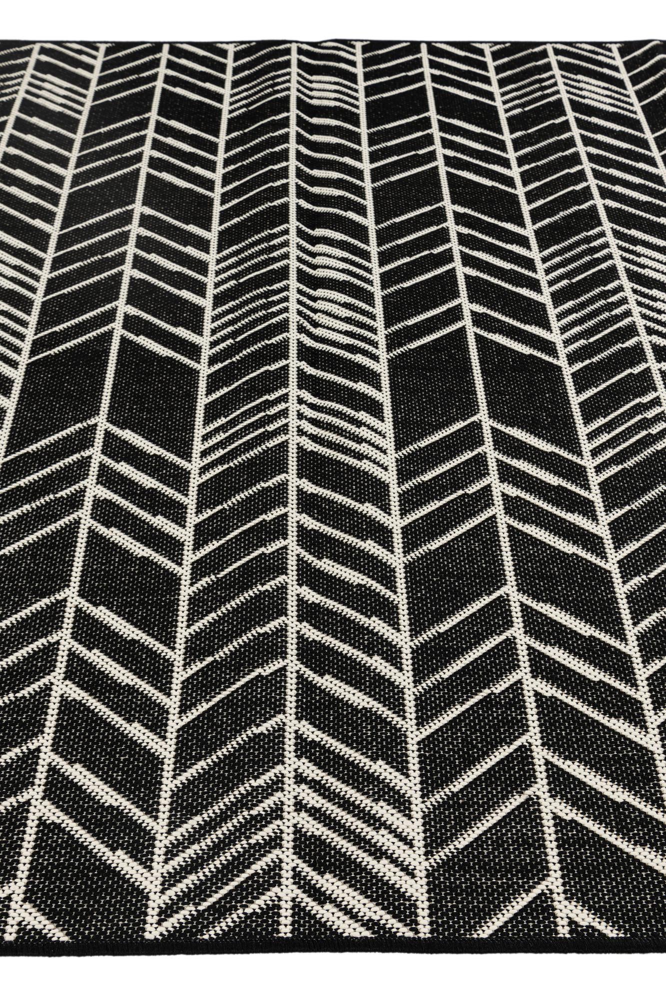 5' 3 x 7' 8 Easy-Clean Modern Indoor / Outdoor Rug