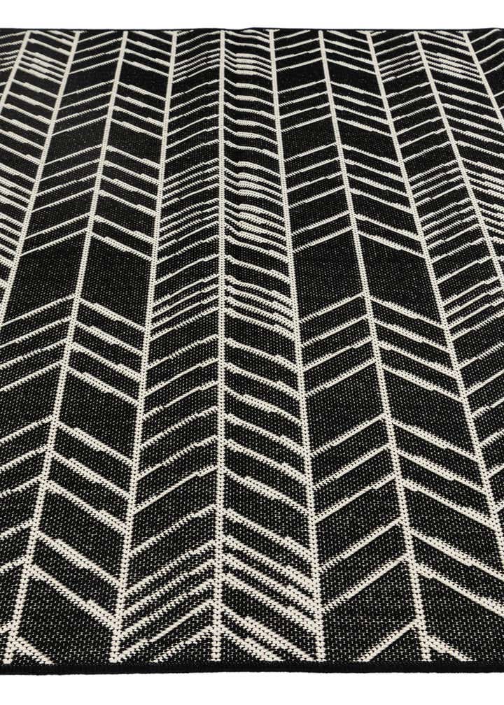 5' 3 x 7' 8 Easy-Clean Modern Indoor / Outdoor Rug