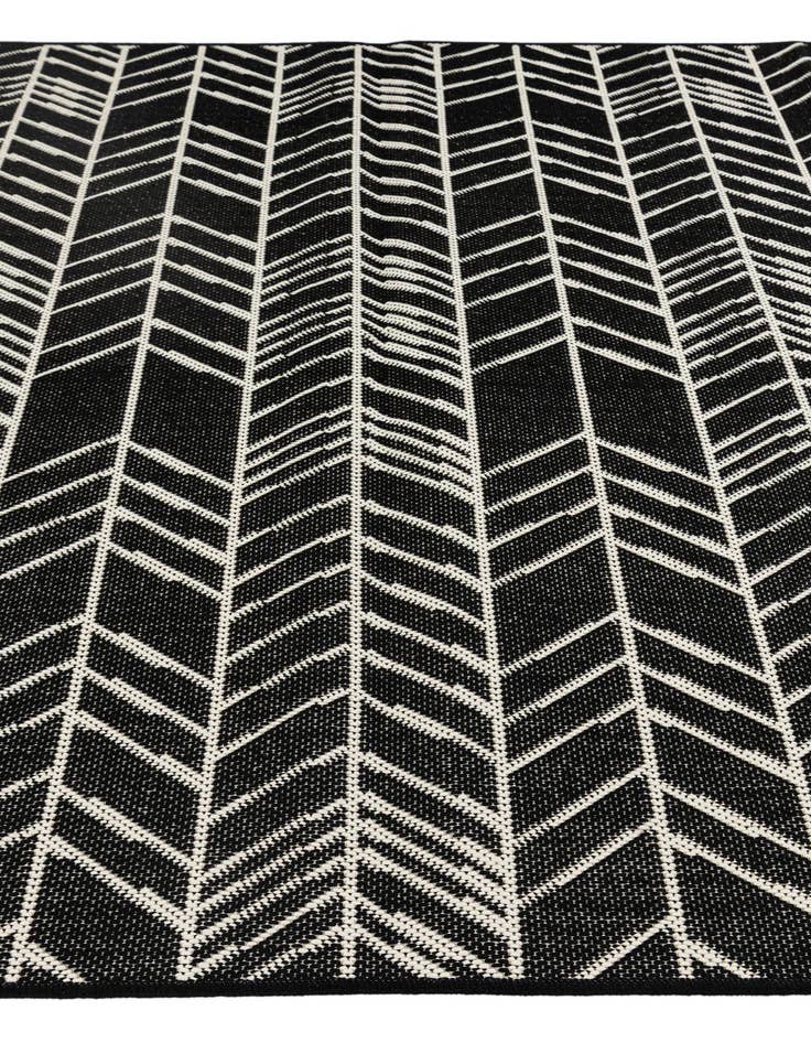 Detail image of 5' 3 x 7' 8  Washable Modern Indoor / Outdoor Rug