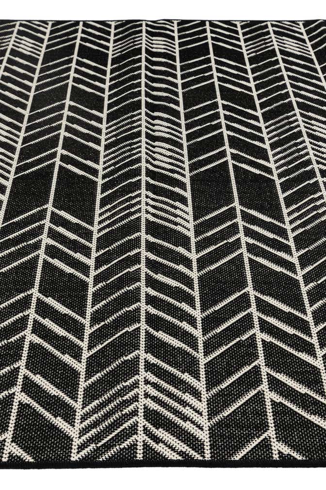 5' 3 x 7' 8 Easy-Clean Modern Indoor / Outdoor Rug