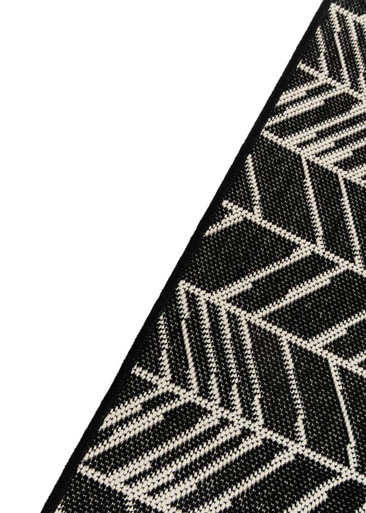 5' 3 x 7' 8 Easy-Clean Modern Indoor / Outdoor Rug