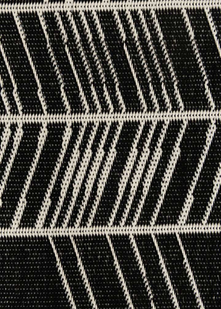 5' 3 x 7' 8 Easy-Clean Modern Indoor / Outdoor Rug