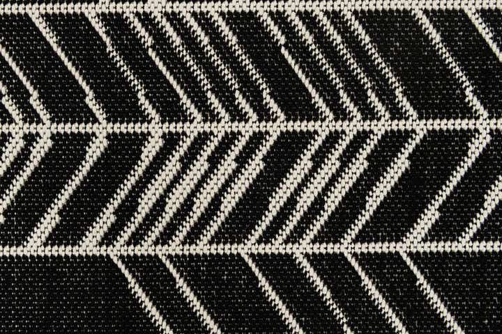 5' 3 x 7' 8 Easy-Clean Modern Indoor / Outdoor Rug