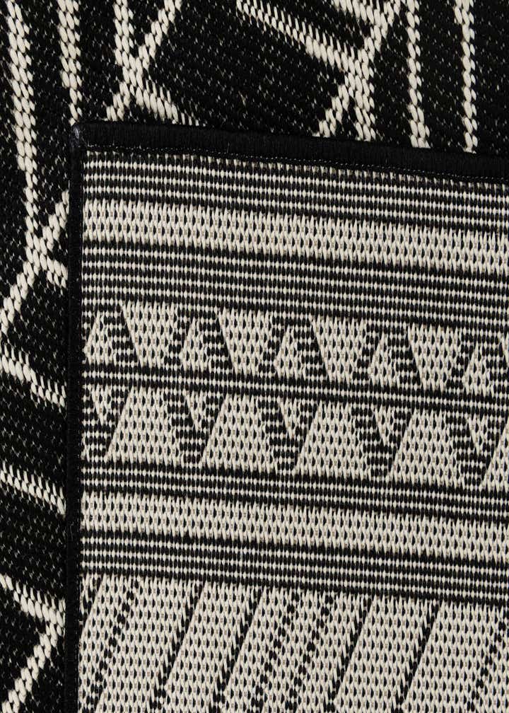 5' 3 x 7' 8 Easy-Clean Modern Indoor / Outdoor Rug