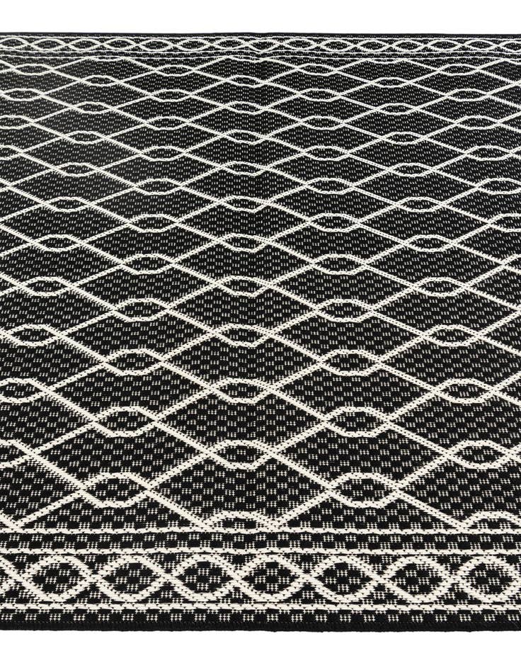 Detail image of 5' 3 x 7' 8  Washable Modern Indoor / Outdoor Rug