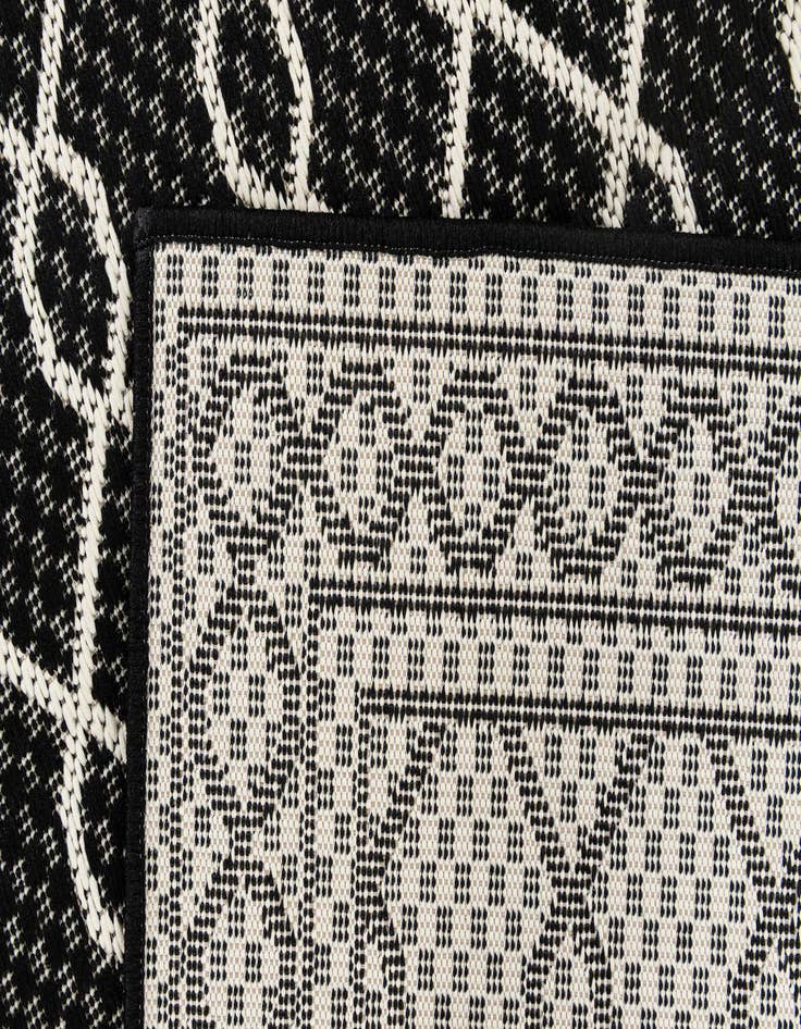 Detail image of 5' 3 x 7' 8  Washable Modern Indoor / Outdoor Rug