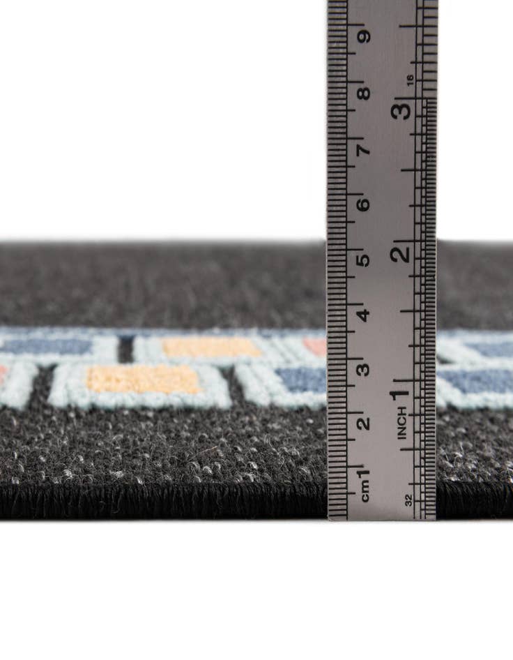 Detail image of 5' x 7' 7 Easy-Clean Indoor / Outdoor Rug