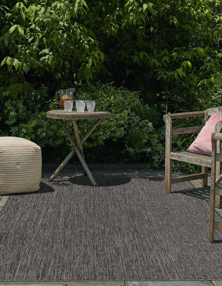 4' x 6' Easy-Clean Solid Indoor / Outdoor Rug