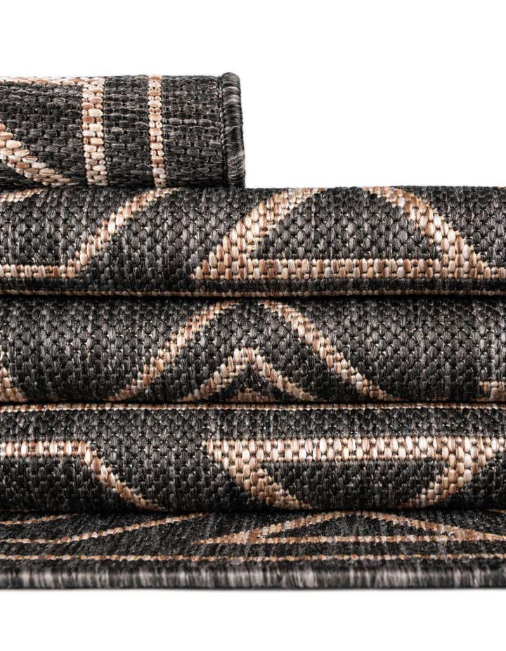 5' 3 x 7' Easy-Clean Southwestern Indoor / Outdoor Rug