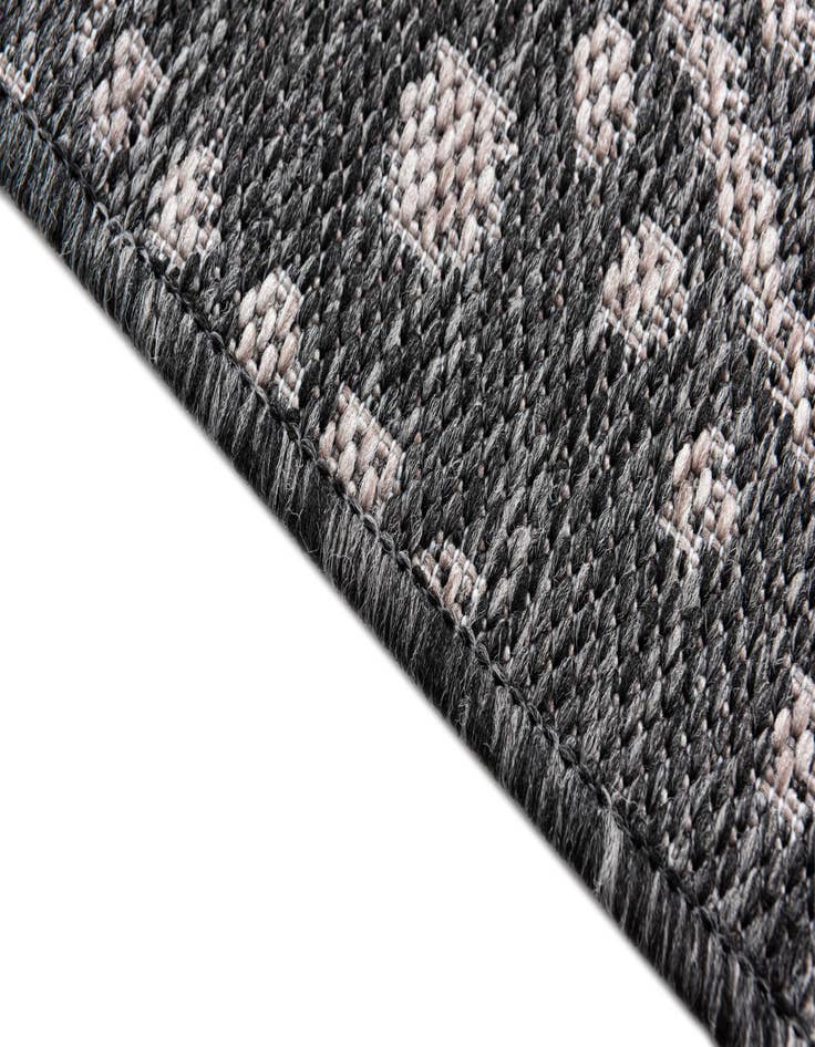 Detail image of 5' x 7' 2  Washable Traditional Indoor / Outdoor Rug