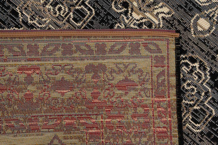 Detail image of 5' 2 x 7' 7 Easy-Clean Traditional Indoor / Outdoor Rug