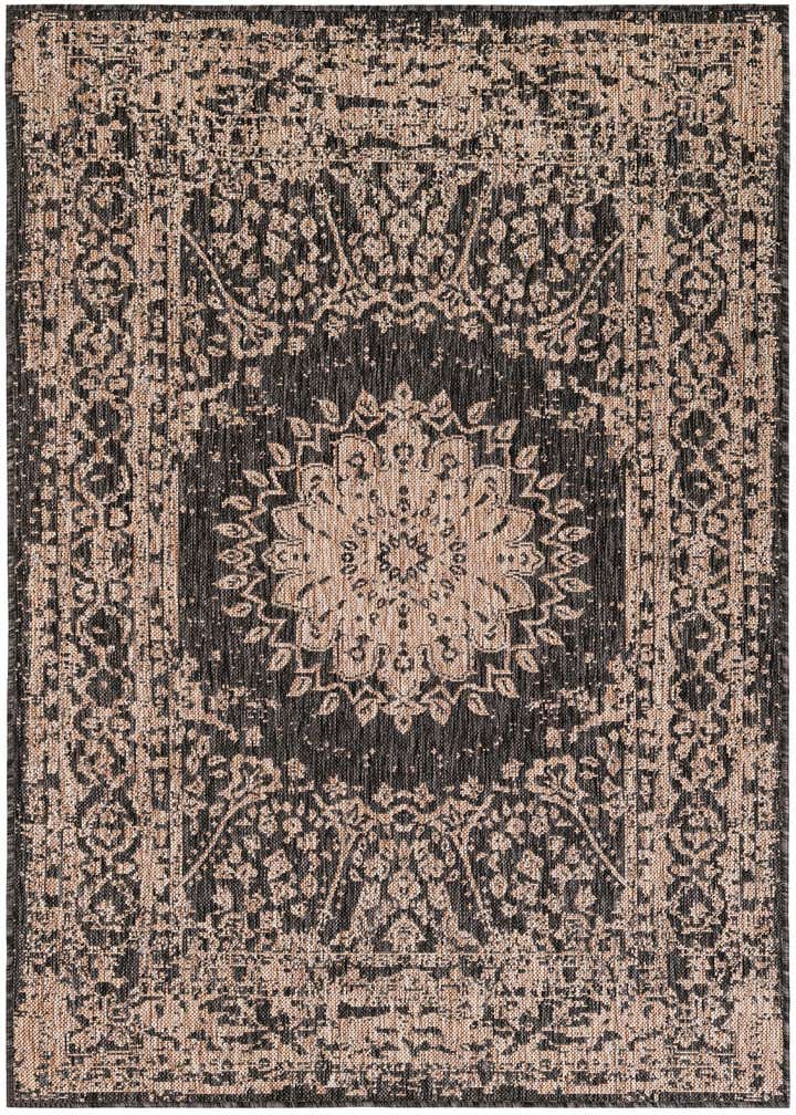 4' x 6' Easy-Clean Traditional Indoor / Outdoor Rug